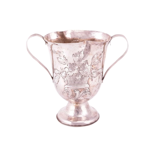 321 - A George III silver loving cup, London 1788, maker's mark 'W.S', of bell shaped form to a circular s... 