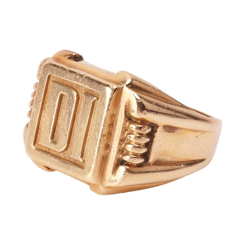 63 - Kutchinsky - a gent's signet ring in 18ct yellow gold, the square ring head cast with initials 'DI',... 