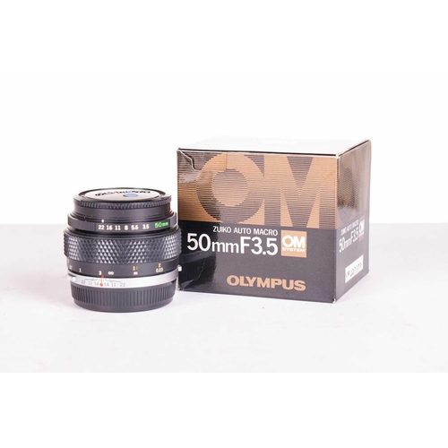 147 - A large collection of Olympus OM System camera lenses, comprising: Zuiko Auto-Macro 135mm F4.5, Zuik... 