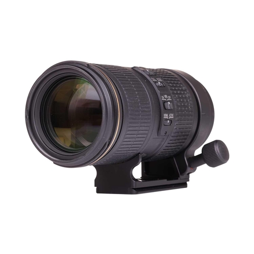 151 - A Nikon VR lens, Nikkor AF-S 70-200mm f/4G ED VR, with lens hood, front and rear covers and carry po... 