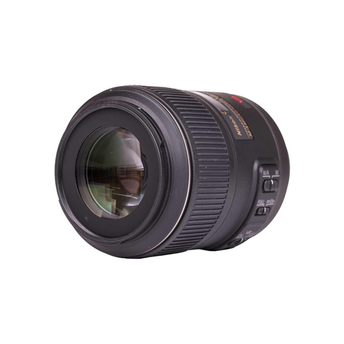 160 - A Nikon AF-S Micro Nikkor 105 mm f/2 8 G IF-ED lens, with both lens caps and lens hood, in original ... 