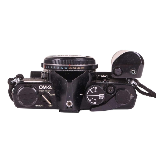 163 - A collection of vintage camera equipment, comprising: a KOWA Six MM Large Format SLR camera (120 rol... 