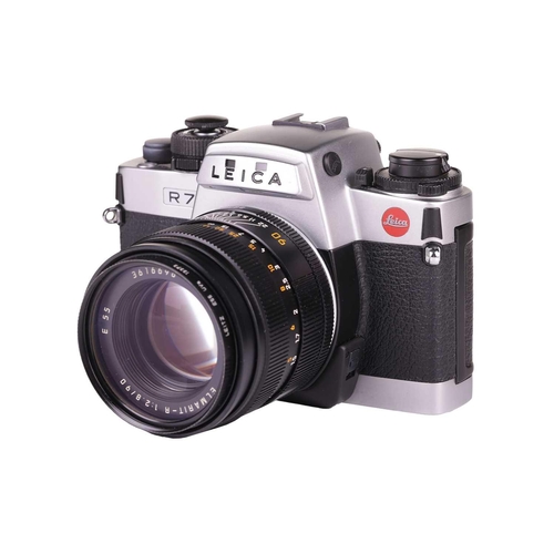 168 - A Leica R7 'Chrome' SLR Camera, made in Germany, serial no 1924520, 1992, with original box and pape... 