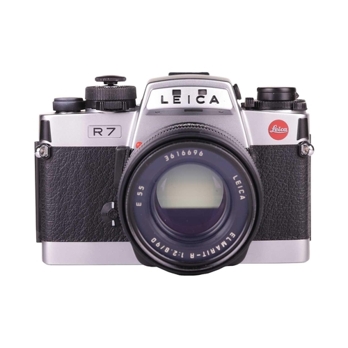 168 - A Leica R7 'Chrome' SLR Camera, made in Germany, serial no 1924520, 1992, with original box and pape... 