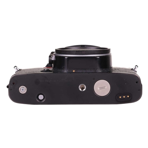 170 - A Leica R5 camera body, black, 1988, serial number 1733870, unboxed, fitted with a Leica Motor-Winde... 