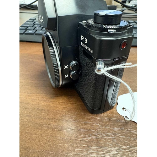 172 - A Leica R3 Electronic Camera body, No.1463715, made in Portugal, in black, with paperwork manual, ta... 