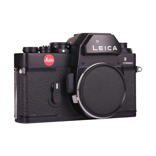 172 - A Leica R3 Electronic Camera body, No.1463715, made in Portugal, in black, with paperwork manual, ta... 