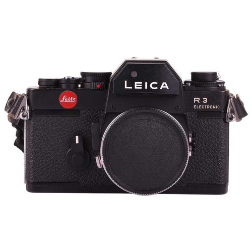 173 - A Leica R3 Electronic Camera body, No.1484115, made in Portugal, in original Leitz box, with carry s... 