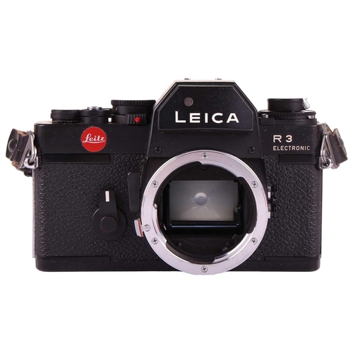 173 - A Leica R3 Electronic Camera body, No.1484115, made in Portugal, in original Leitz box, with carry s... 