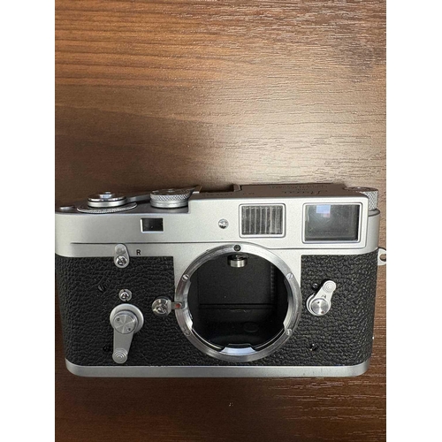 182 - A Leica M2 Rangefinder Camera Body, 1964, chrome, serial number 1092949, with brown leather Leica ca... 