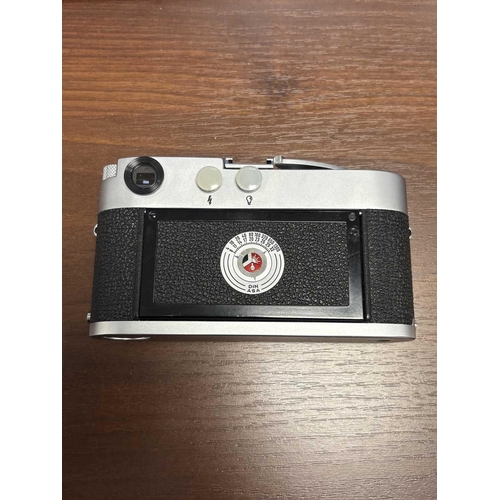 182 - A Leica M2 Rangefinder Camera Body, 1964, chrome, serial number 1092949, with brown leather Leica ca... 