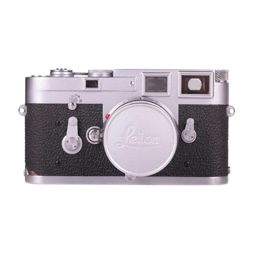 183 - A Leitz Wetzlar Leica M3 Camera, 1960, serial no 996587, with original box and a leather Leica carry... 