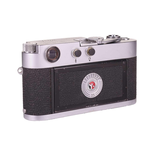 183 - A Leitz Wetzlar Leica M3 Camera, 1960, serial no 996587, with original box and a leather Leica carry... 