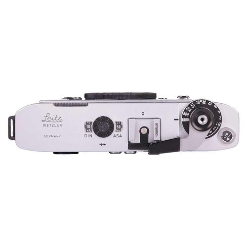 185 - A Leitz Wetzlar Leica M5 Rangefinder Camera Body, chrome, 1971, serial no 1288546, shutter working, ... 