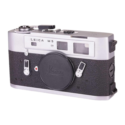 185 - A Leitz Wetzlar Leica M5 Rangefinder Camera Body, chrome, 1971, serial no 1288546, shutter working, ... 