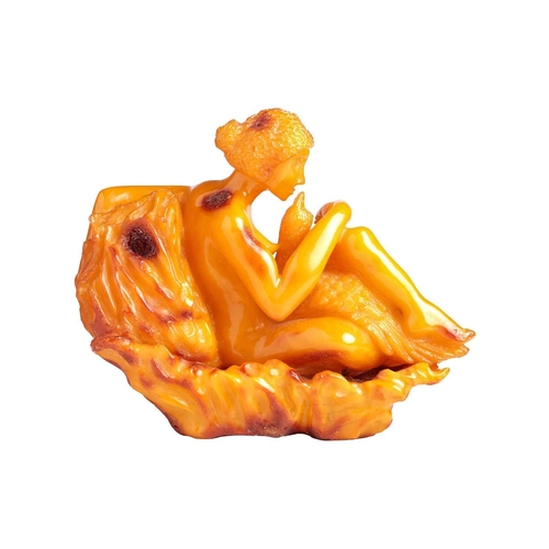 194 - A carved Amber (reconstituted Baltic ?) figure group of Leda & the Swan, 16 cm long x 13 cm high, 33... 