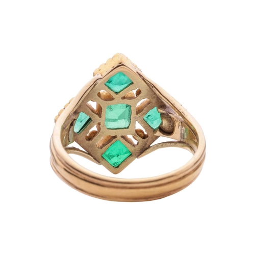 103 - A 19th century Spanish Colonial style emerald dress ring, the lozenge shaped centre set with five mi... 