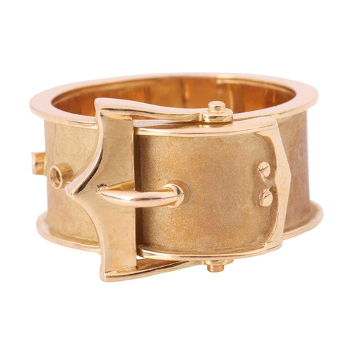 128 - A dress ring in the form of a belt buckle, flat band with sandblast finish and polished trims, yello... 