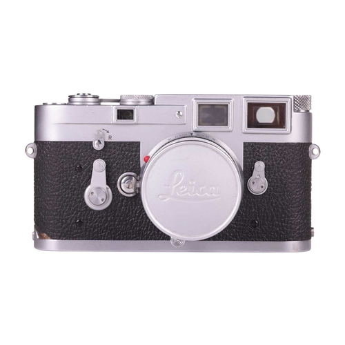 138 - A Leitz Wetzlar Leica M3 Camera, 1960, serial no 996587, with original box and a leather Leica carry... 