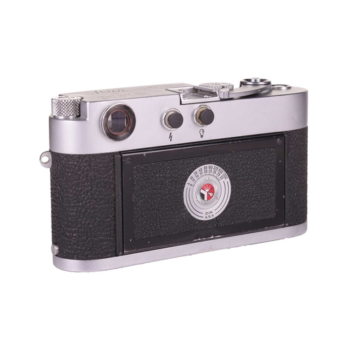 138 - A Leitz Wetzlar Leica M3 Camera, 1960, serial no 996587, with original box and a leather Leica carry... 