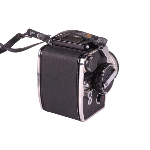 147 - A collection of vintage camera equipment, comprising: a KOWA Six MM Large Format SLR camera (120 rol... 