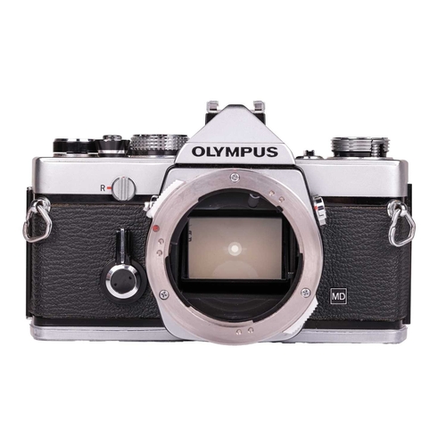 154 - An Olympus Zuiko Digital ED Lens, 50-200mm f2.8-3.5, with front and rear covers, fitted with an Olym... 