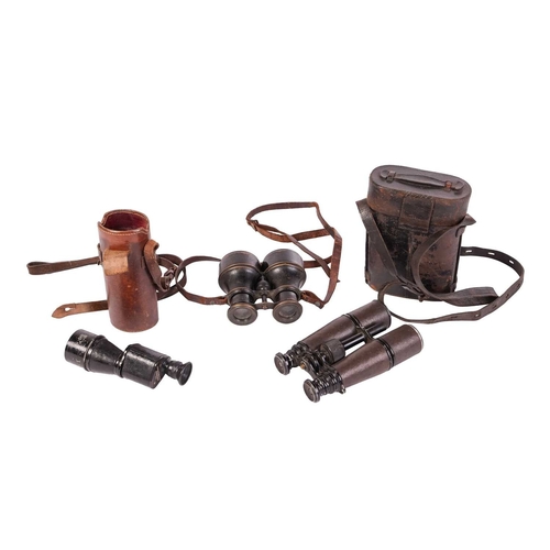 171 - A small collection of militaria, to include an Edwardian mahogany and bronze working miniature coeho... 