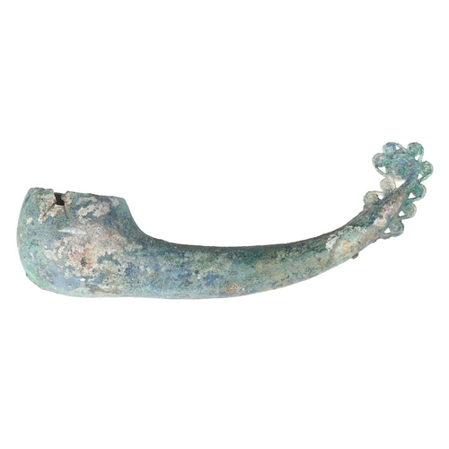 136 - Dong Son Culture: a patinated bronze ladle, 'Muoi Dong' (1000 BCE - 200 CE), 17 cm long. Private Lon... 