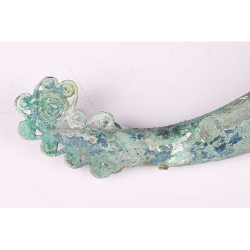 136 - Dong Son Culture: a patinated bronze ladle, 'Muoi Dong' (1000 BCE - 200 CE), 17 cm long. Private Lon... 