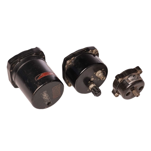 210 - A group of WW2 and later Military and civil aeronautical instruments and gauges, to include a Kollsm... 