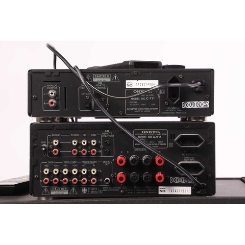 227 - A collection of assorted unboxed Hi-Fi & Video items, comprising: a Magnum Dynalab Analog FM Tuner, ... 