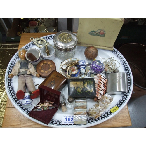 162 - Tray of collectables