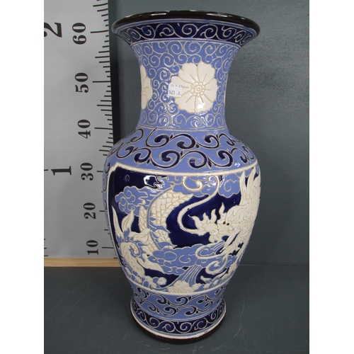 135 - Large blue/white oriental vase