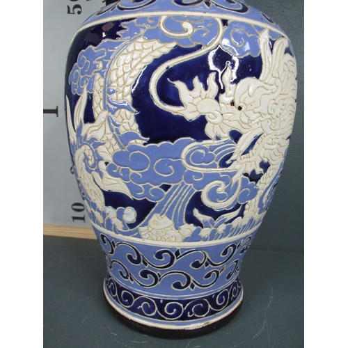 135 - Large blue/white oriental vase