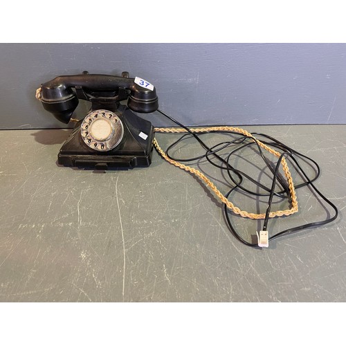 37 - Black Bakelite phone