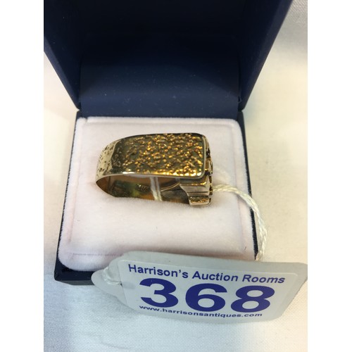368 - 14ct Gold gents ring size Q 10G