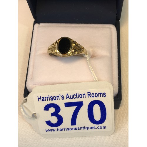 370 - 9ct Gold ring black onyx stone size O 1.8g total