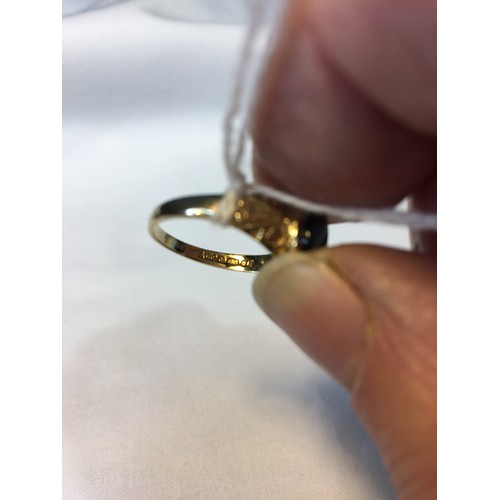 370 - 9ct Gold ring black onyx stone size O 1.8g total