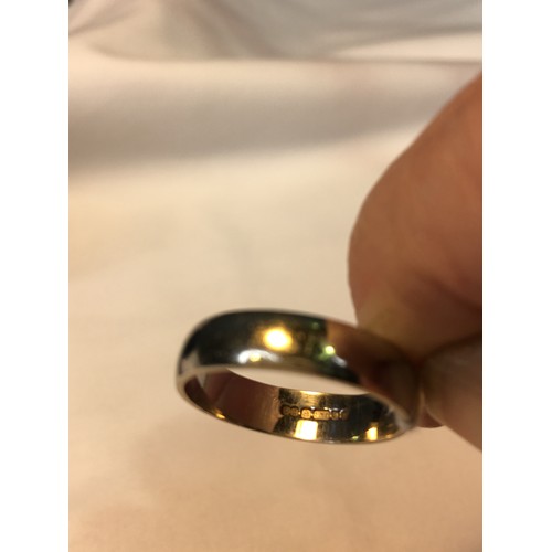 371 - 9ct White gold ring size R 3.7g