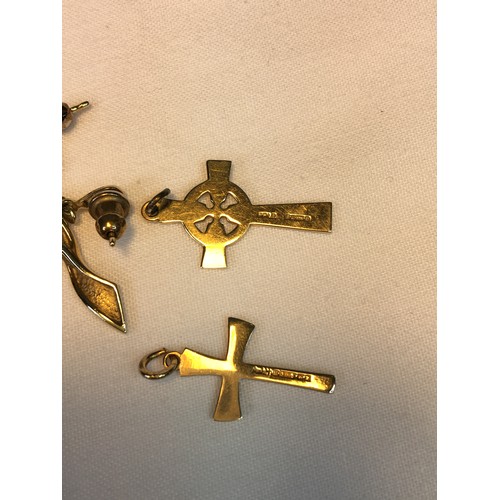 373 - 9ct Gold earrings & crosses 4.6g