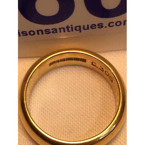 360 - 22ct Gold wedding ring size K 8.6g