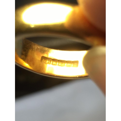 360 - 22ct Gold wedding ring size K 8.6g