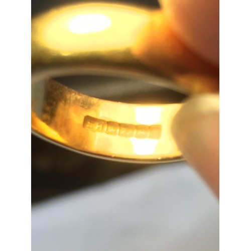 360 - 22ct Gold wedding ring size K 8.6g