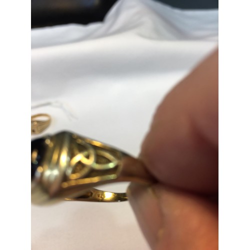 365 - 9ct Gold items 6g
18ct Gold 3.4g
Silver ring 6g