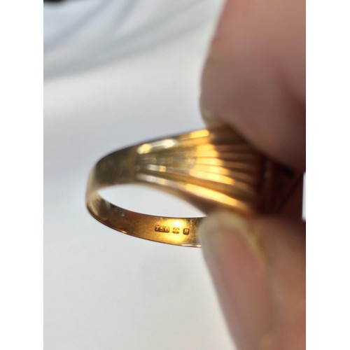365 - 9ct Gold items 6g
18ct Gold 3.4g
Silver ring 6g