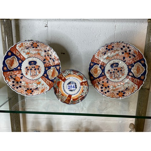 284 - 2 Oriental plates + bowl