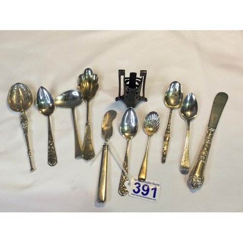 391 - Quantity silver spoons 7 are hall marked weigh 73g