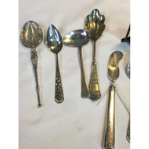 391 - Quantity silver spoons 7 are hall marked weigh 73g