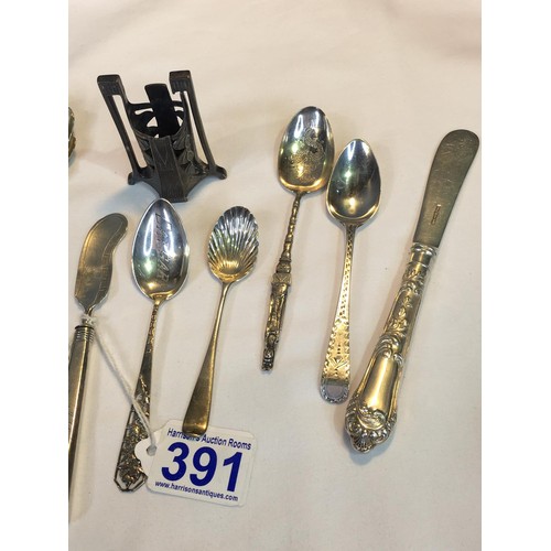 391 - Quantity silver spoons 7 are hall marked weigh 73g