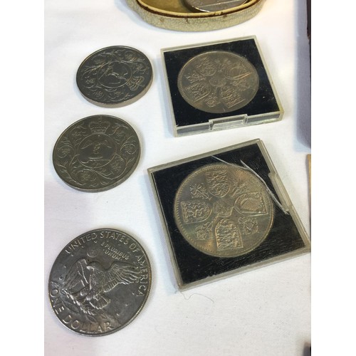 398 - 2 x £5 Coins + £2 coin + quantity coins + proof set coins